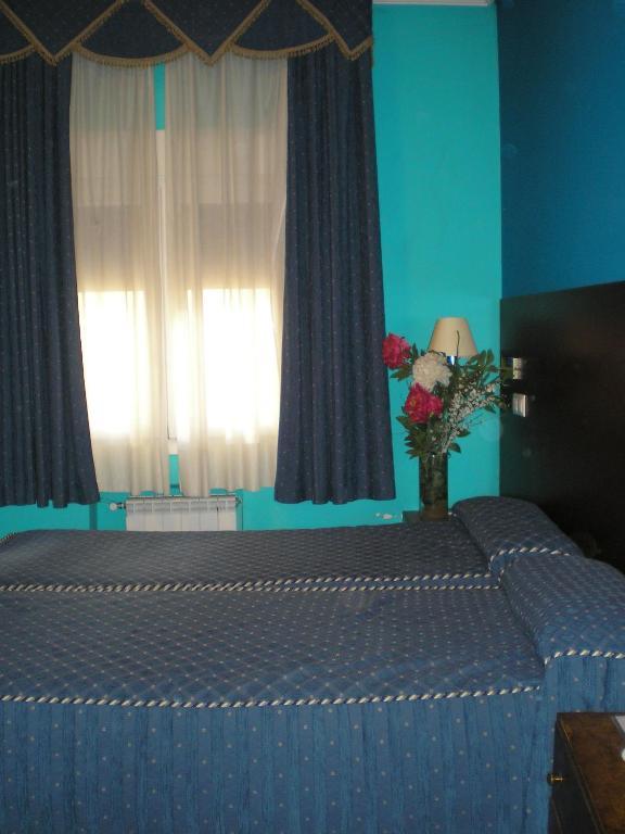 Auto Check In Hotel Las Nieves Jaca Chambre photo