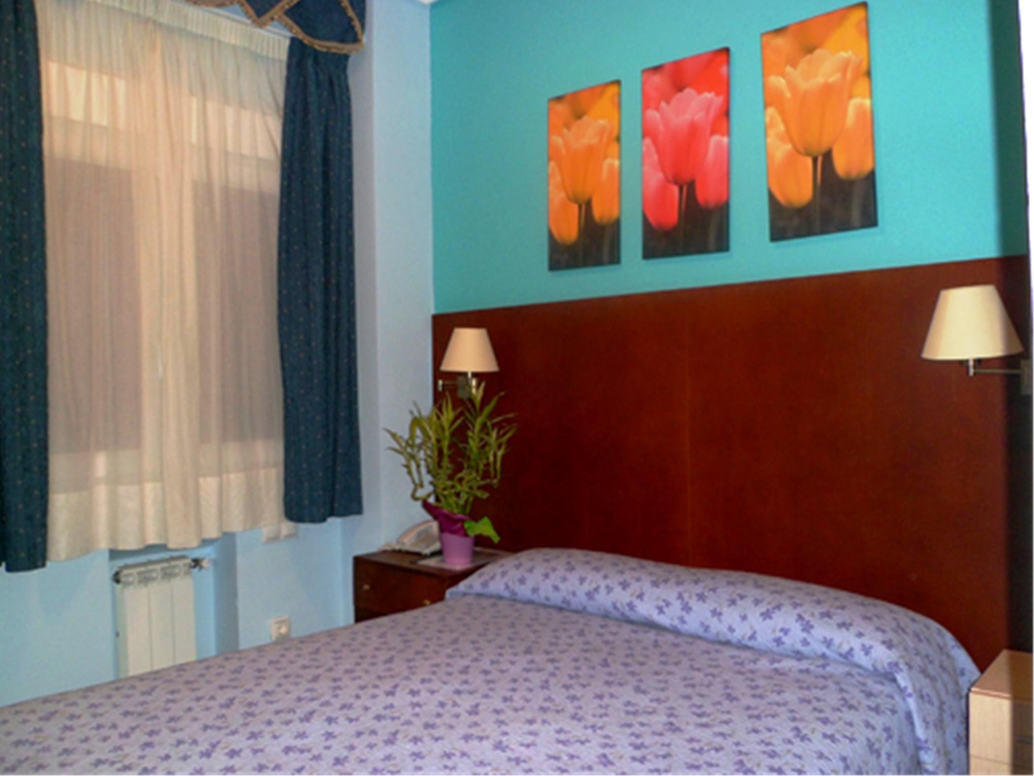 Auto Check In Hotel Las Nieves Jaca Extérieur photo