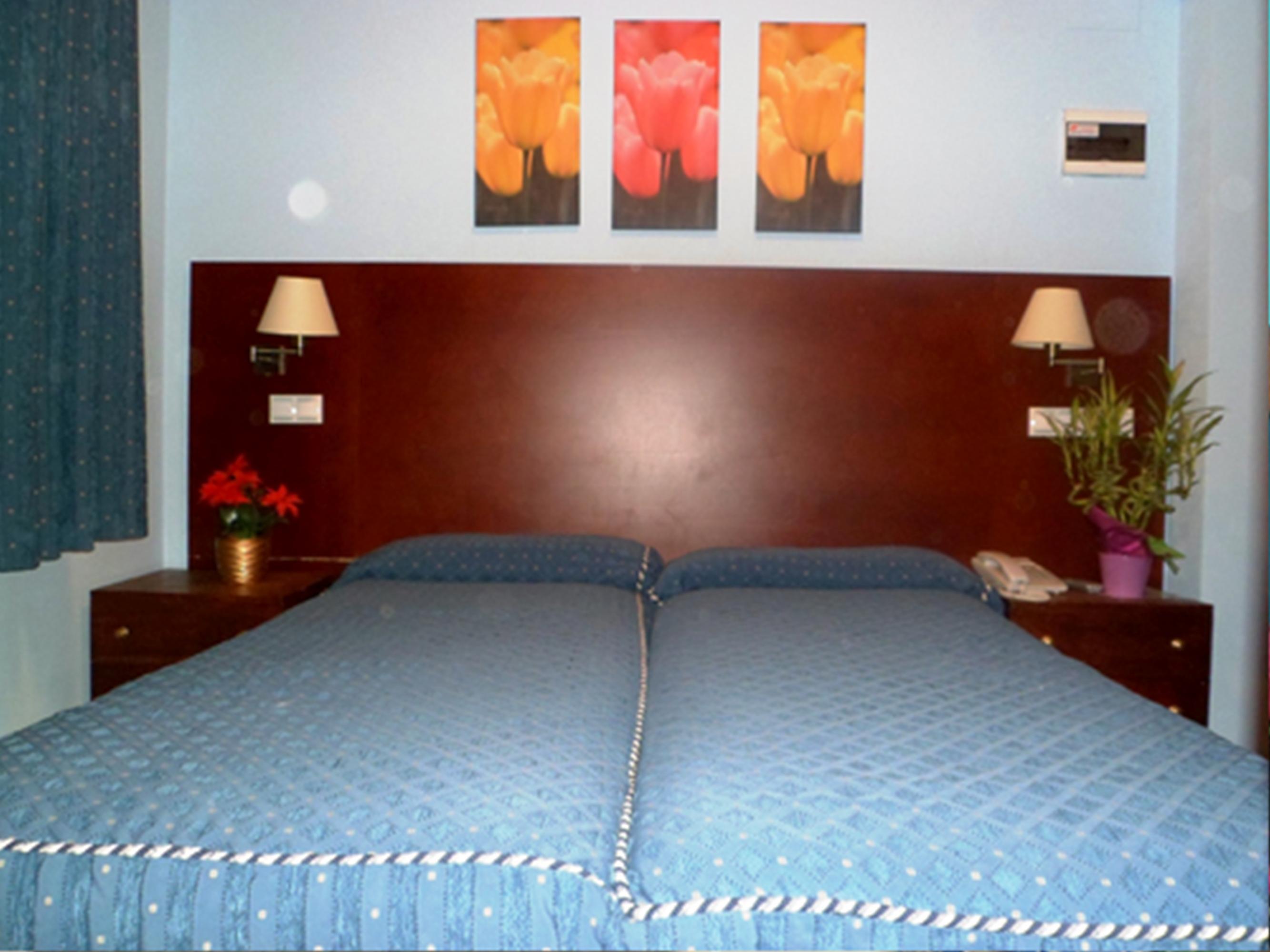 Auto Check In Hotel Las Nieves Jaca Extérieur photo