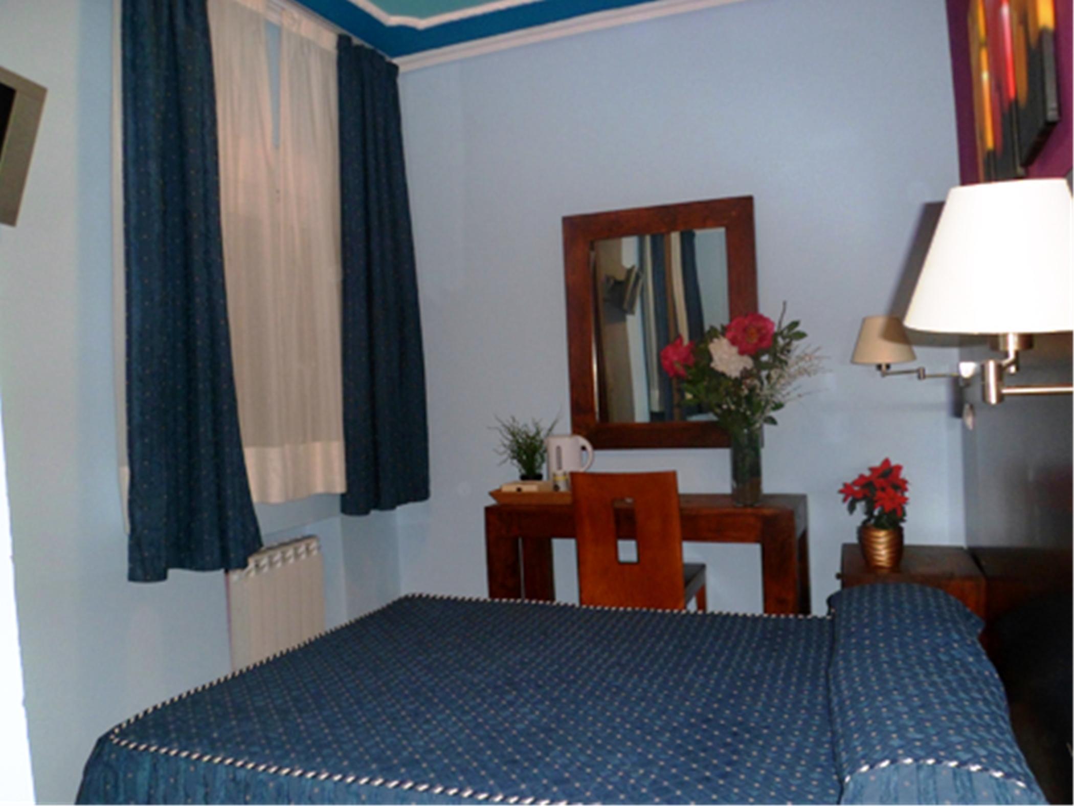 Auto Check In Hotel Las Nieves Jaca Extérieur photo