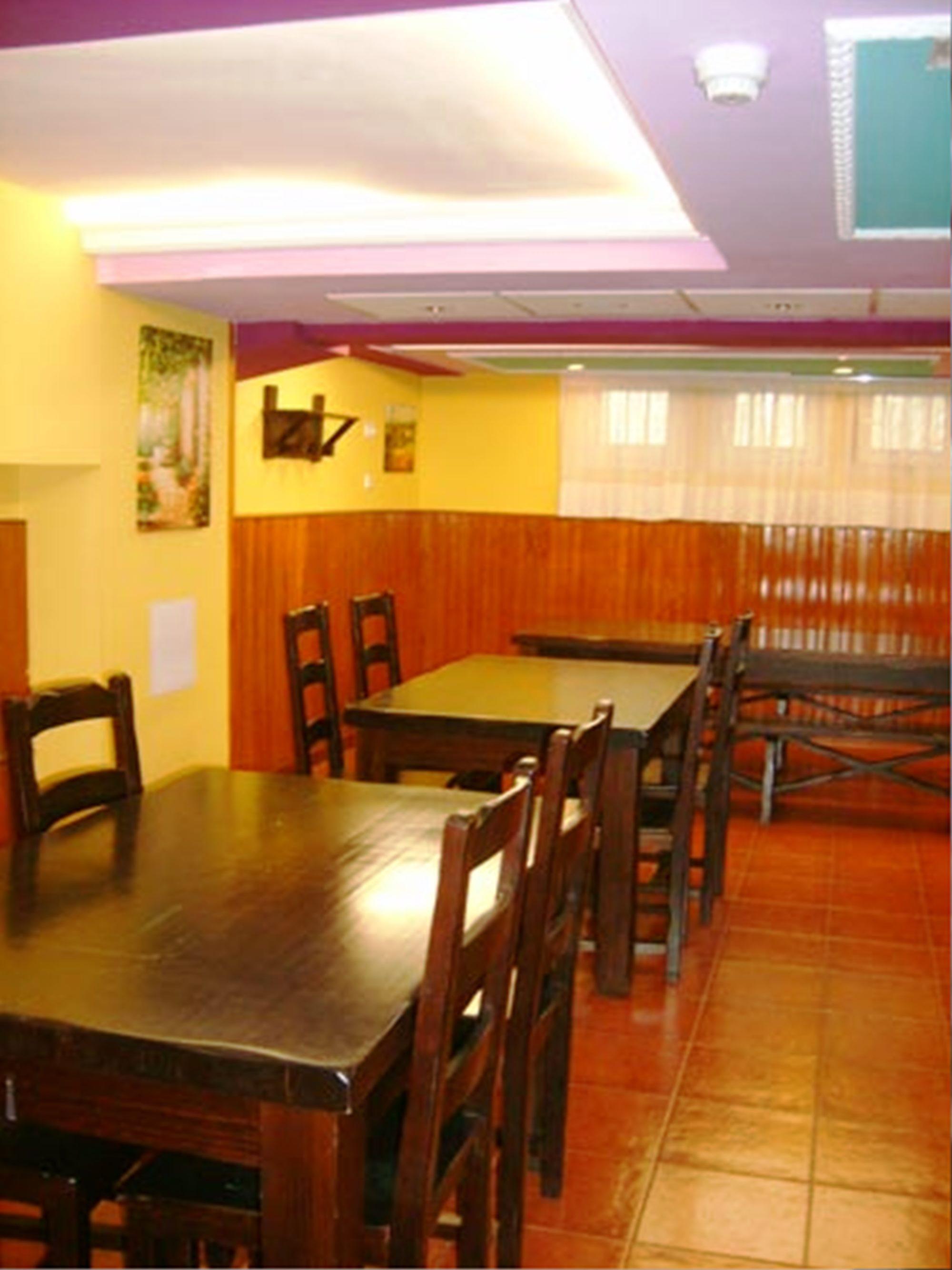 Auto Check In Hotel Las Nieves Jaca Extérieur photo