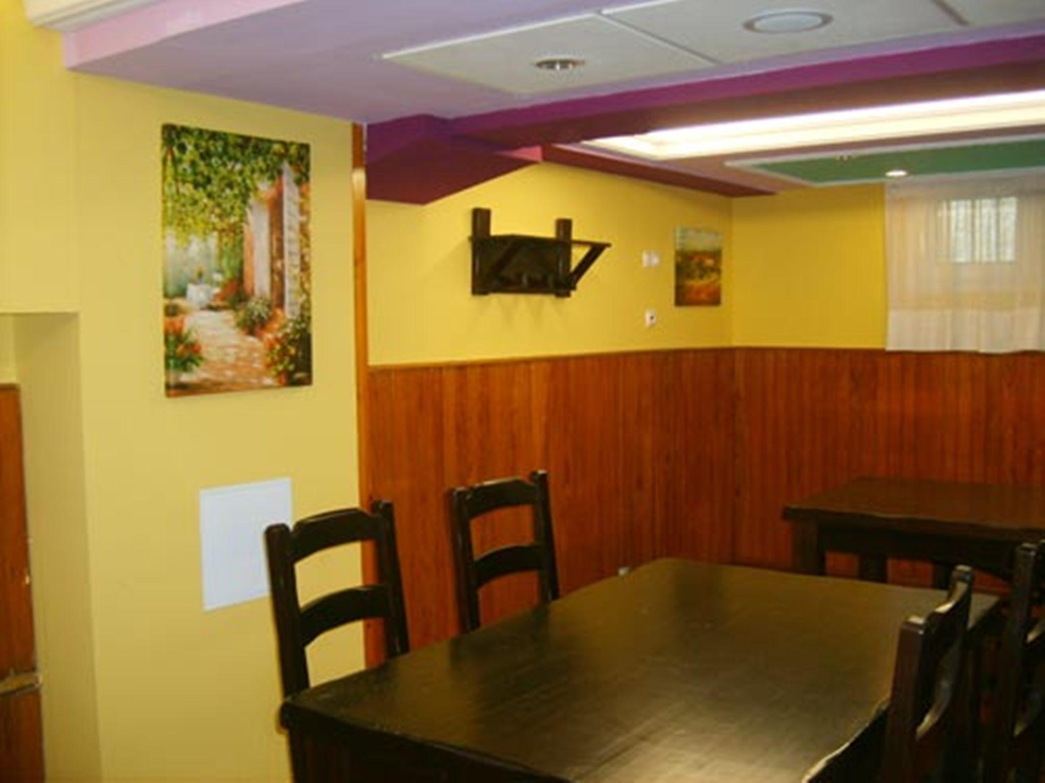 Auto Check In Hotel Las Nieves Jaca Extérieur photo