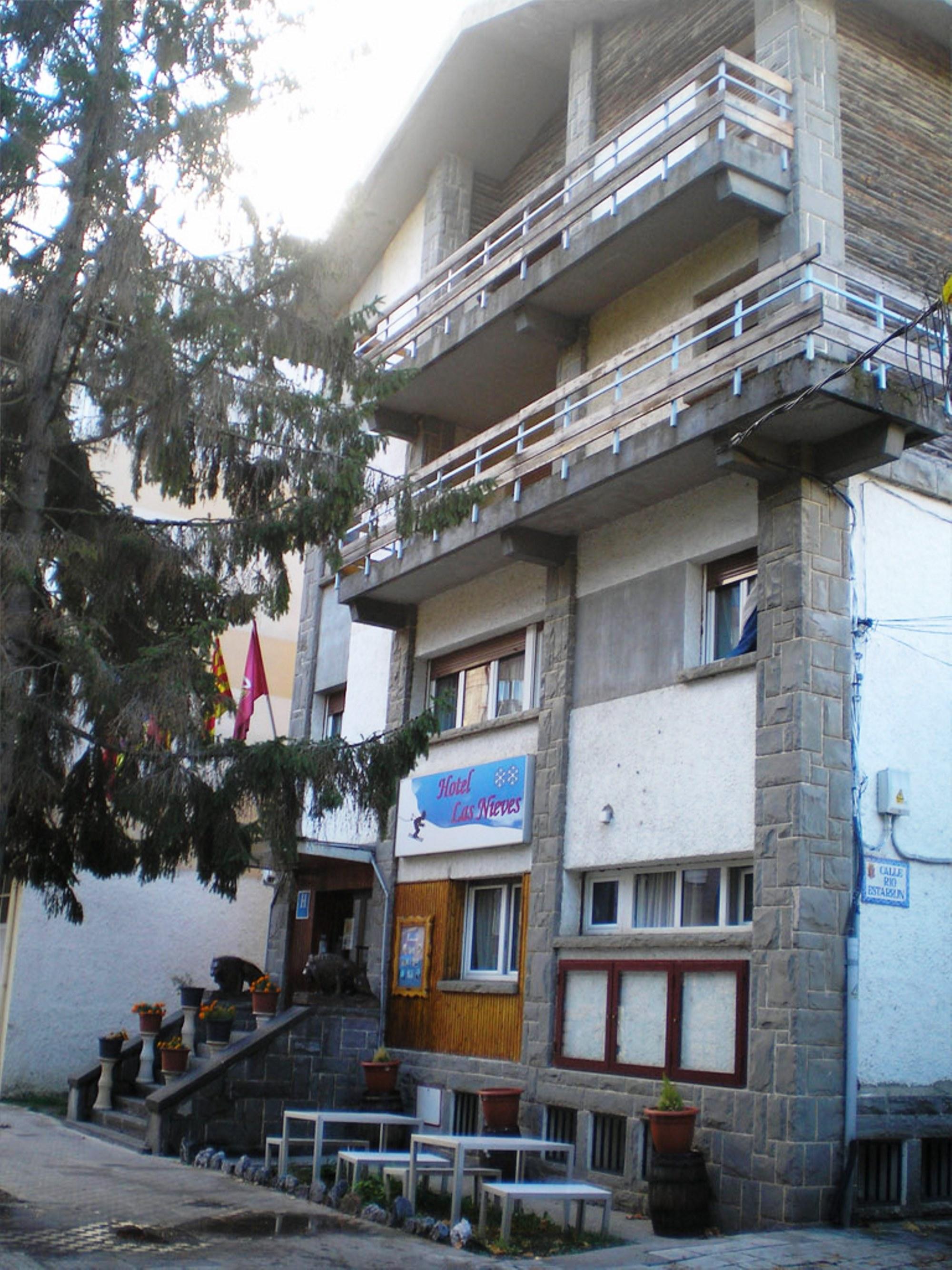 Auto Check In Hotel Las Nieves Jaca Extérieur photo