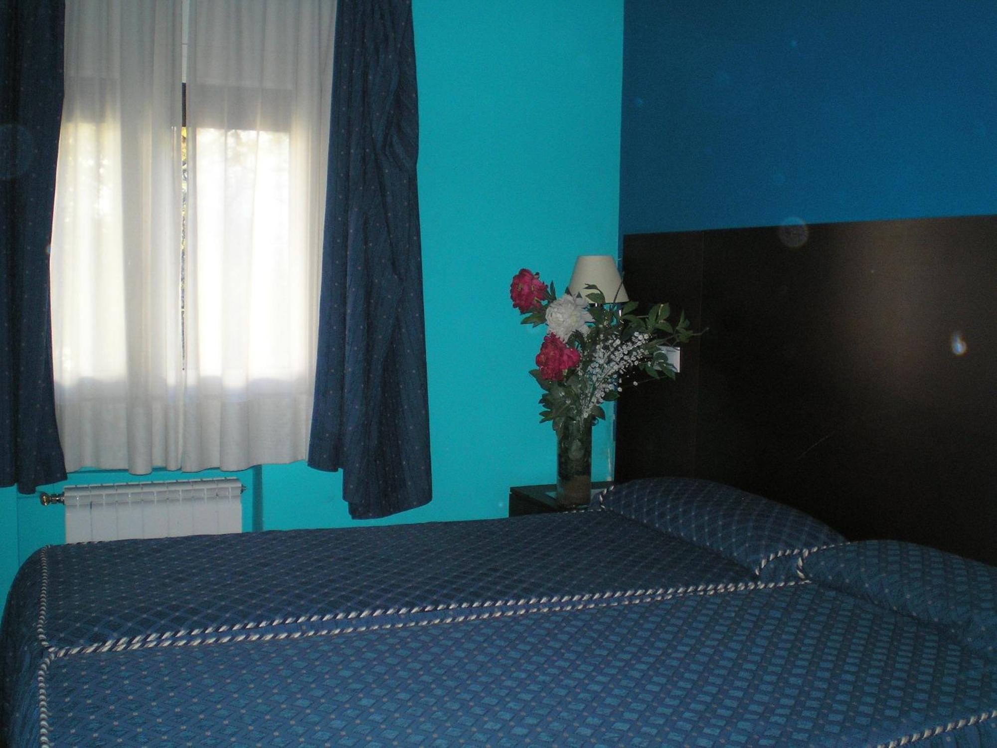 Auto Check In Hotel Las Nieves Jaca Extérieur photo