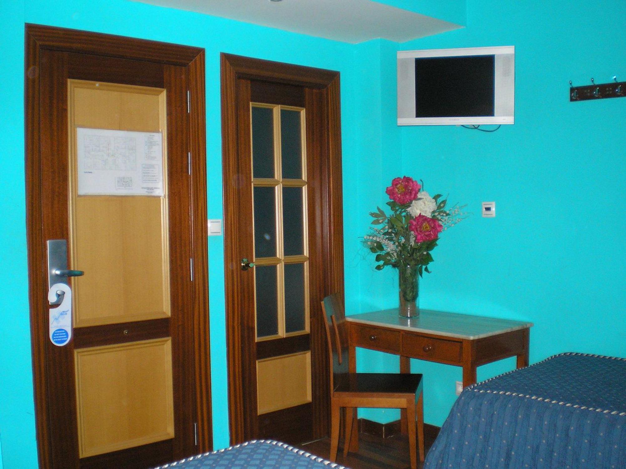Auto Check In Hotel Las Nieves Jaca Extérieur photo