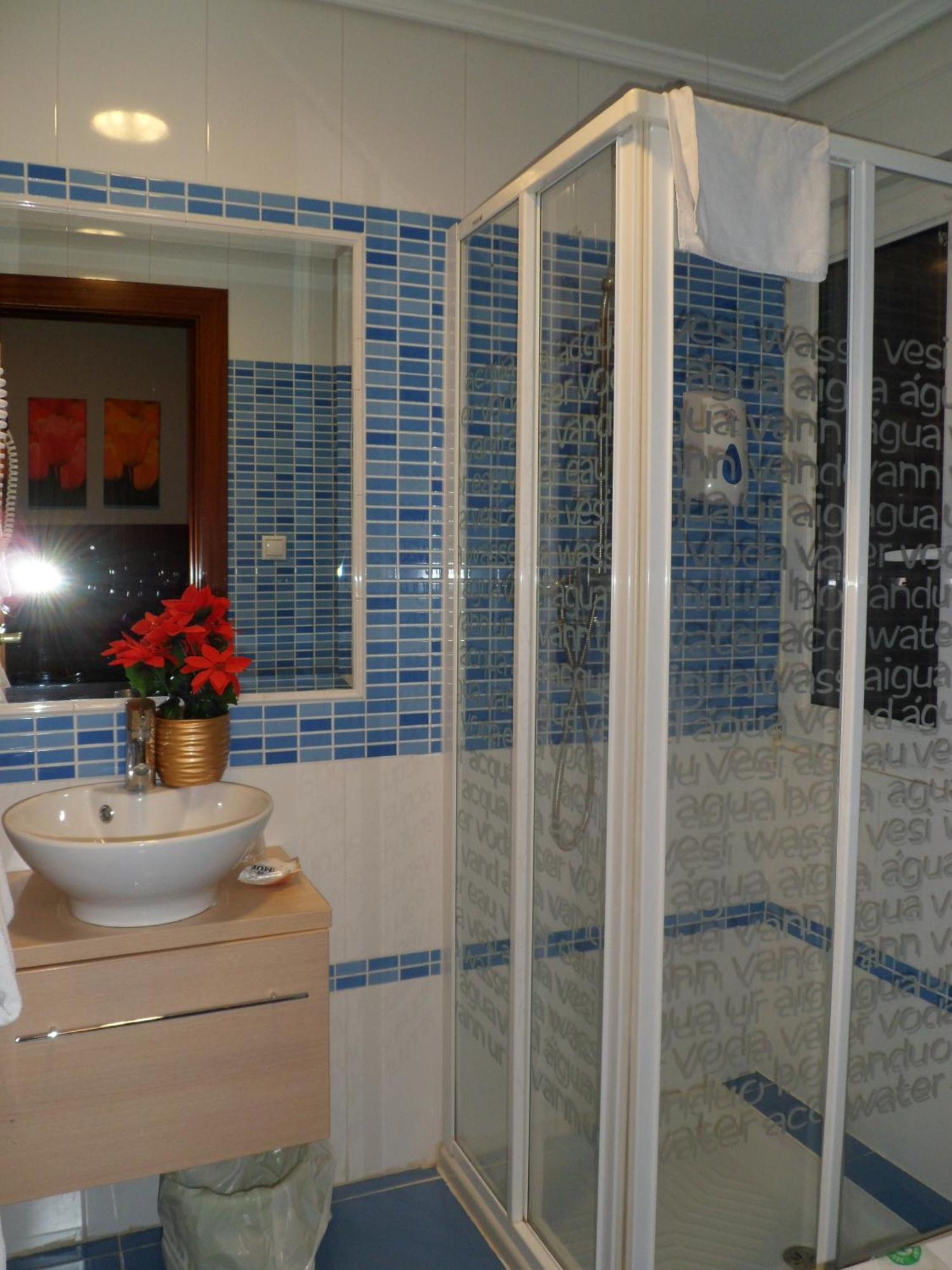 Auto Check In Hotel Las Nieves Jaca Extérieur photo