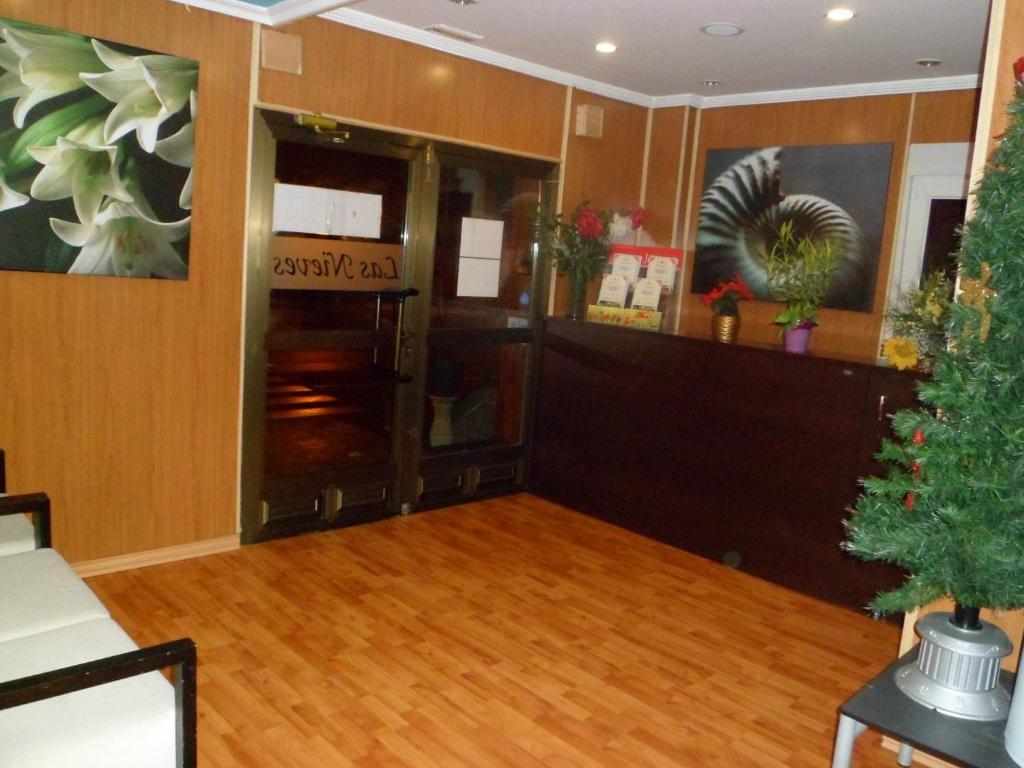 Auto Check In Hotel Las Nieves Jaca Chambre photo